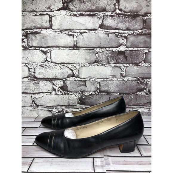 Salvatore Ferragamo Black Leather Cap Toe Pumps Dress Heels Women Sz 9AA US/40EU - Picture 1 of 16
